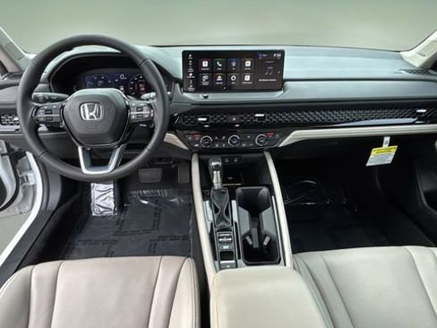 Used 2023 Honda Accord Touring image 16