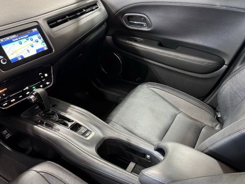Used 2020 Honda HR-V Touring image 17