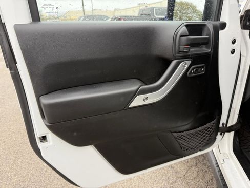 Used 2013 Jeep Wrangler Unlimited Rubicon w/ Connectivity Group image 11