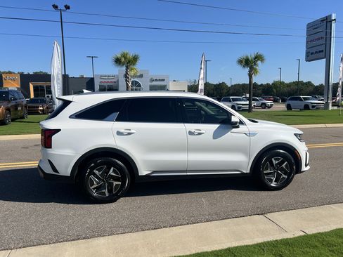Used 2023 Kia Sorento EX FWD image 3