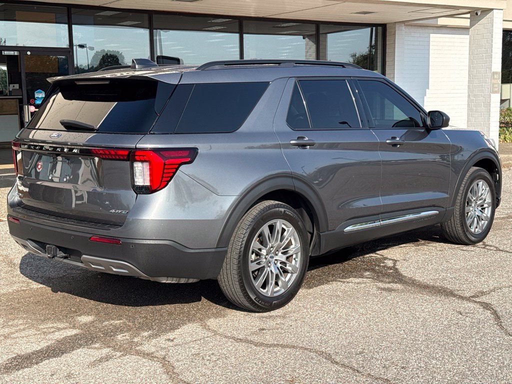 Used 2025 Ford Explorer Active w/ Active Comfort Package AWD/4WD image 16