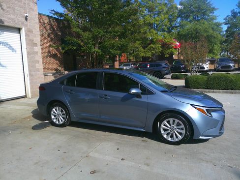 Used 2025 Toyota Corolla XLE image 13