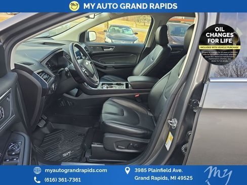 Used 2022 Ford Edge Titanium image 9