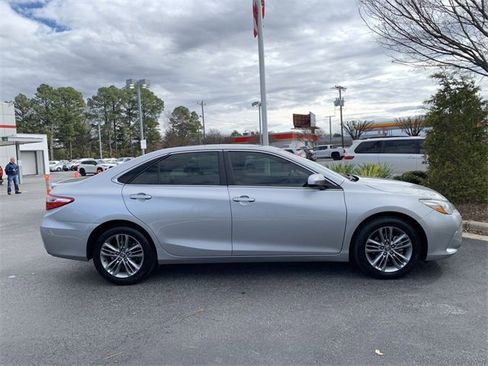Used 2015 Toyota Camry XSE image 9