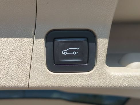 Used 2017 GMC Acadia Denali w/ Technology Package FWD image 15