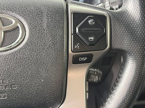 Used 2015 Toyota 4Runner SR5 AWD/4WD image 18