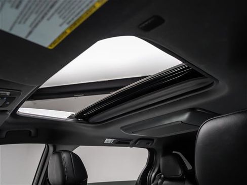 Used 2023 Toyota Sienna XSE w/ Protection Package (TMS) image 11