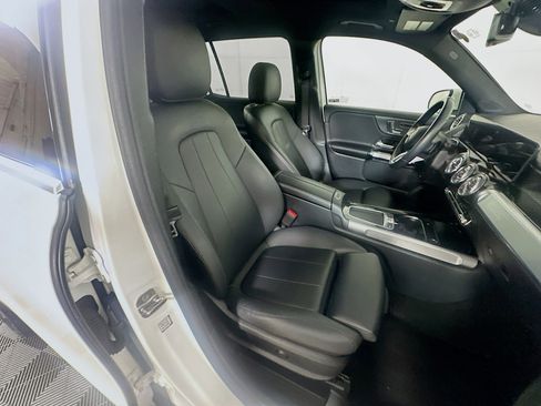Used 2025 Mercedes-Benz GLB 250 image 30