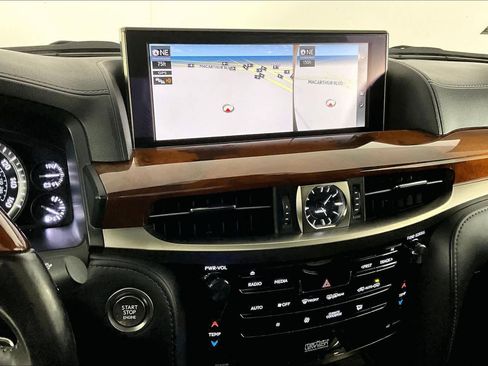 Used 2021 Lexus LX 570 4WD w/ 3rd Row & Luxury Pkg image 6