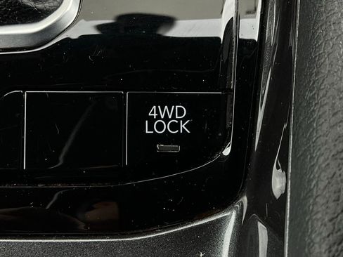 Used 2025 Jeep Compass Latitude image 22