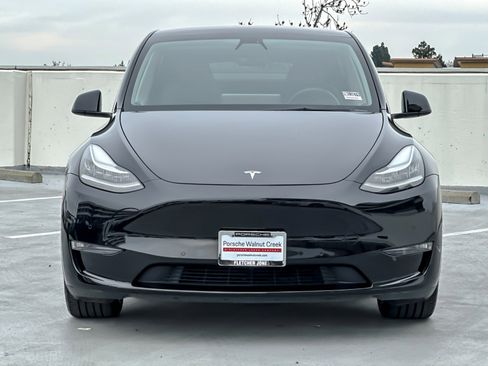 Used 2021 Tesla Model Y Long Range image 11