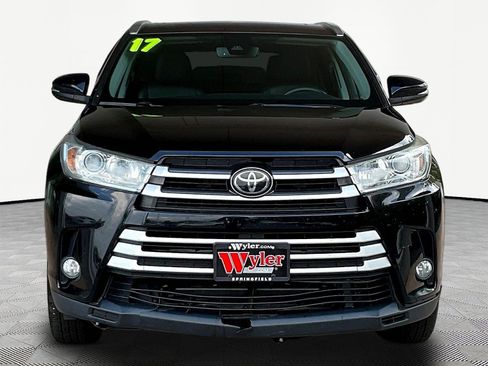 Used 2017 Toyota Highlander XLE AWD/4WD image 2