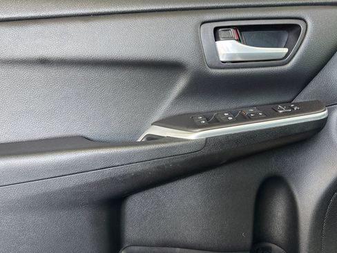 Used 2016 Toyota Camry LE FWD image 12