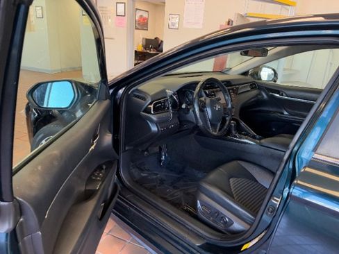 Used 2019 Toyota Camry SE image 11