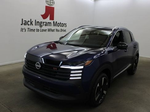 New 2026 Nissan Kicks SR w/ SR Premium Package FWD image 2
