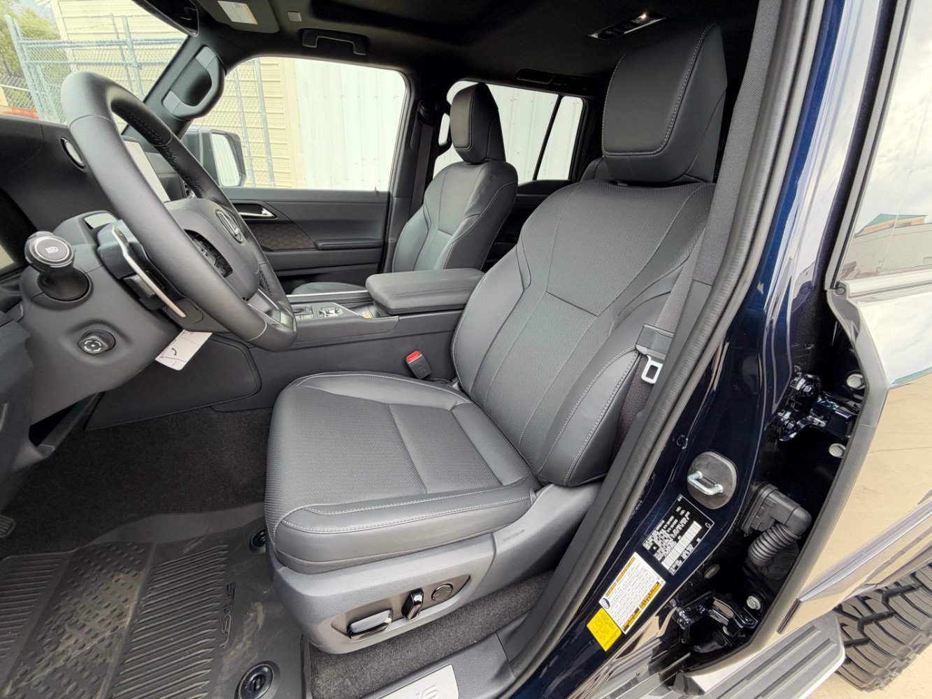Used 2026 Lexus GX 550 w/ Accessory Package (2T) AWD/4WD image 7