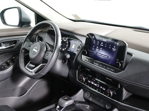 Used 2023 Nissan Rogue SL w/ SL Premium Package image 13