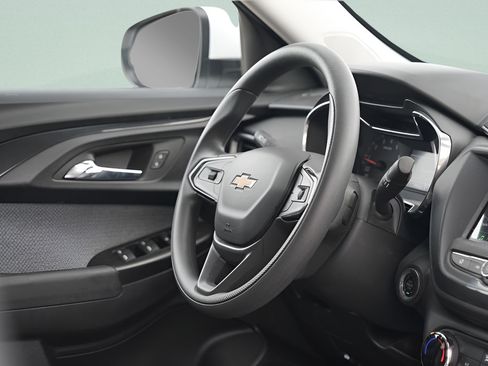 Used 2023 Chevrolet TrailBlazer LT FWD image 12