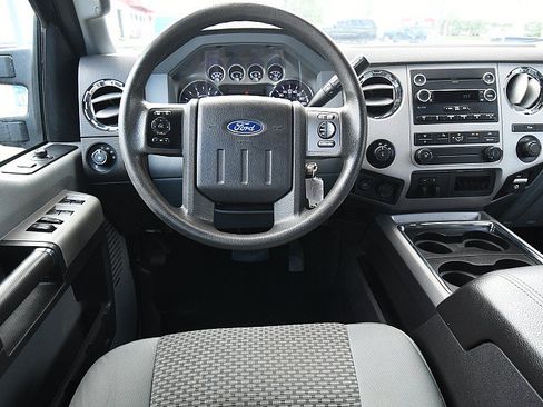 Used 2015 Ford F250 XLT w/ XLT Premium Package AWD/4WD image 13