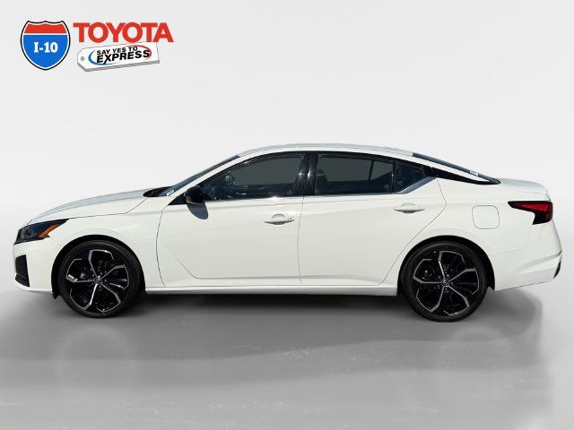 Used 2024 Nissan Altima 2.5 SR FWD image 2