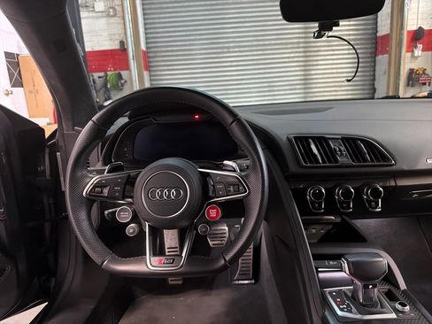 Used 2017 Audi R8 V10 plus image 10