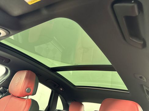 Certified 2025 Porsche Macan image 23