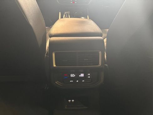 Used 2025 Volkswagen Atlas SE AWD/4WD image 28