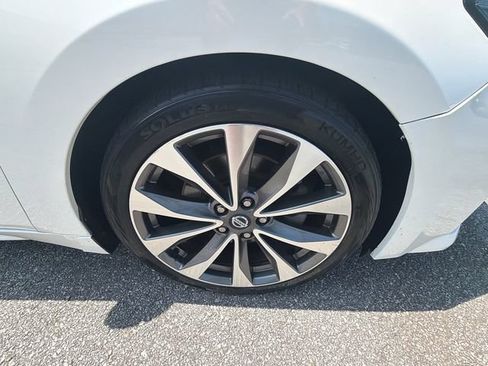 Used 2019 Nissan Maxima Platinum w/ Illumination Package FWD image 12