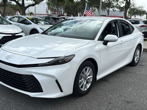 Used 2025 Toyota Camry LE w/ Convenience Package image 3
