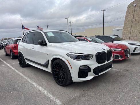 Used 2020 BMW X5 M50i image 2