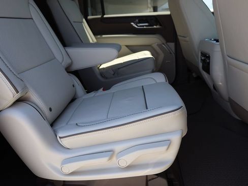 New 2026 GMC Yukon XL Denali AWD/4WD image 18