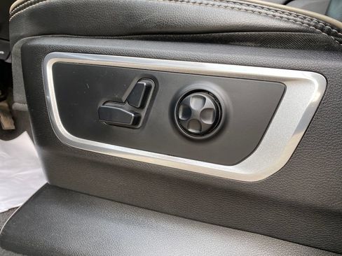 Used 2019 RAM 1500 Laramie AWD/4WD image 32