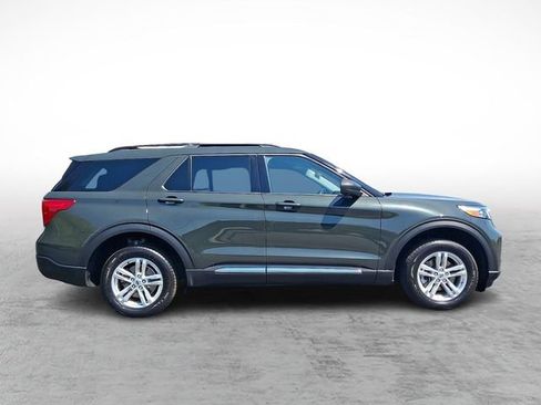 Certified 2022 Ford Explorer XLT w/ Equipment Group 202A AWD/4WD image 7