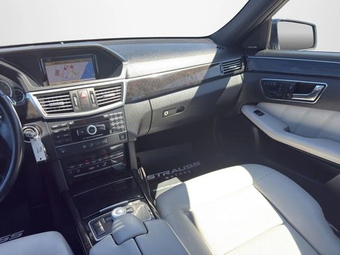 Used 2011 Mercedes-Benz E 350 4MATIC Sedan image 24