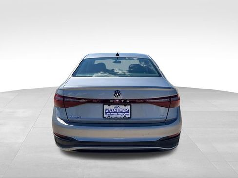 Used 2025 Volkswagen Jetta SE FWD image 6