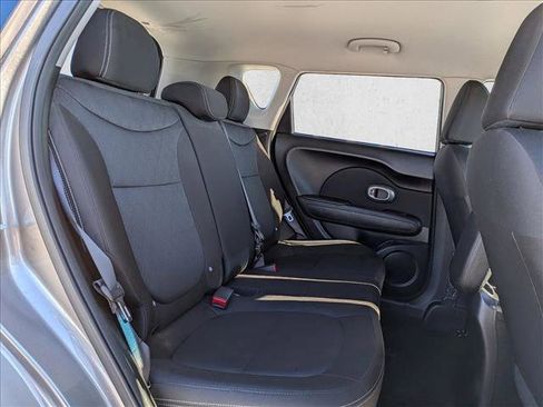 Used 2016 Kia Soul image 19