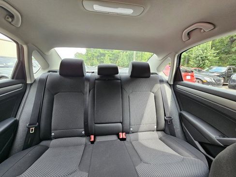 Used 2013 Volkswagen Passat S image 41