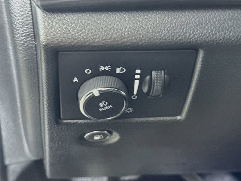 Used 2021 Jeep Grand Cherokee Laredo RWD image 21