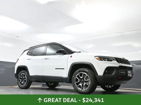 Used 2025 Jeep Compass Trailhawk AWD/4WD image 52