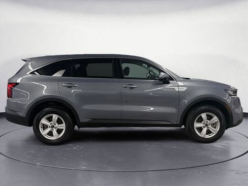 Used 2023 Kia Sorento LX image 7