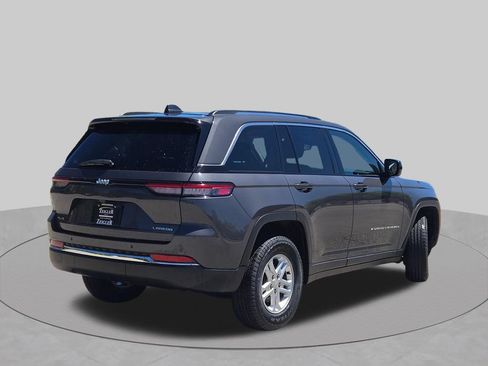 Used 2023 Jeep Grand Cherokee Laredo AWD/4WD image 10