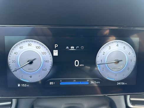 Used 2025 Hyundai Elantra SEL image 19