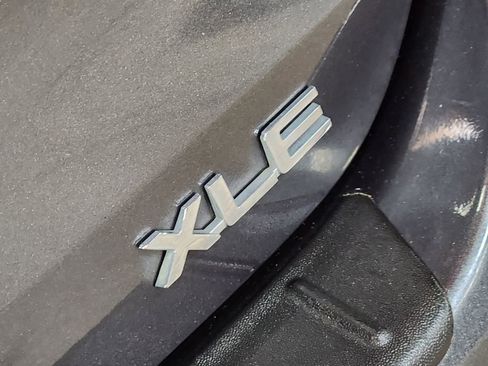 Used 2022 Toyota Highlander XLE FWD image 26