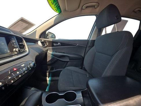 Used 2020 Kia Sorento LX FWD image 11