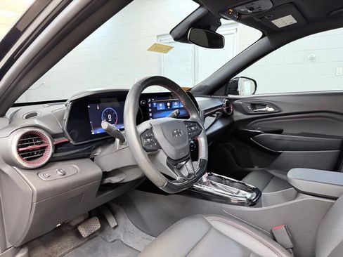 Used 2025 Chevrolet Trax RS w/ Driver Confidence Package FWD image 14