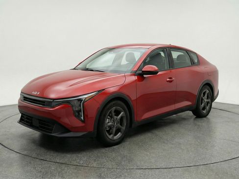 Used 2025 Kia K4 LXS image 3