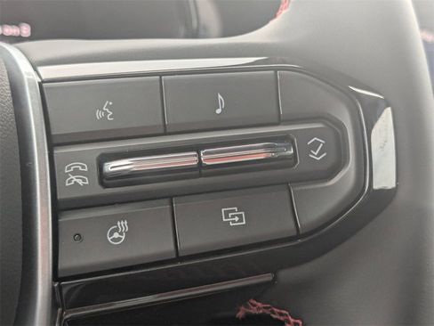 Certified 2025 Chevrolet Colorado Z71 w/ Z71 Convenience Package 2 image 19