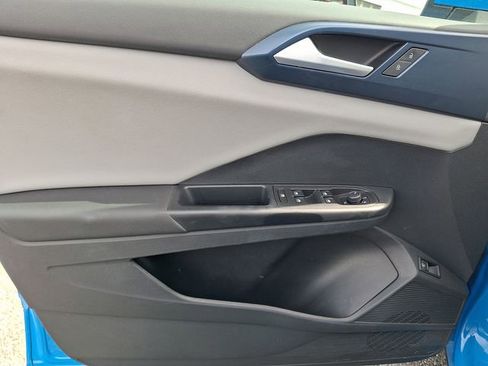Used 2022 Volkswagen Taos SE w/ Panoramic Sunroof Package AWD/4WD image 12