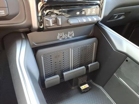 New 2026 RAM 2500 Laramie w/ Sport Appearance Package AWD/4WD image 9