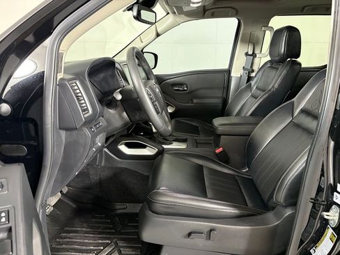 Used 2022 Nissan Frontier SV w/ SV Premium Package RWD image 16